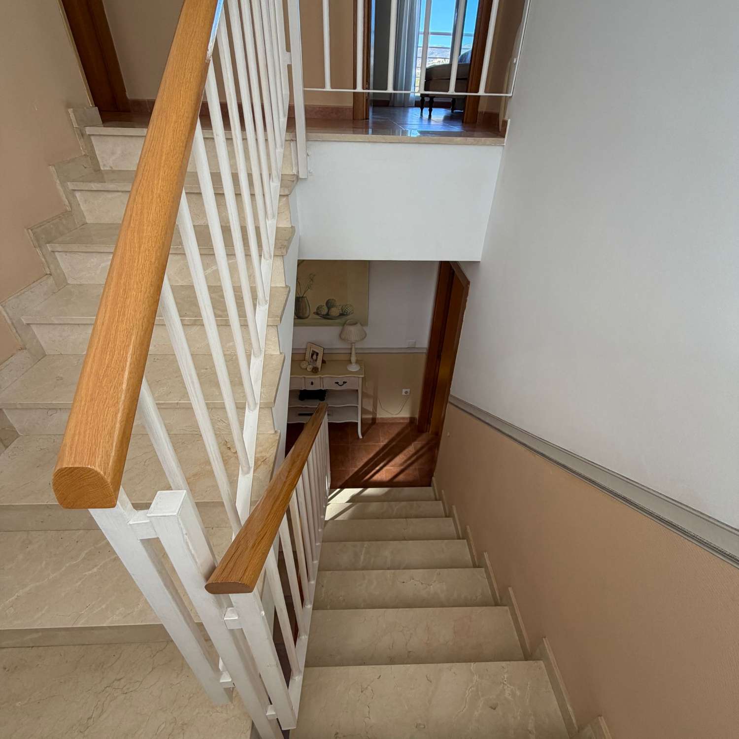 Вилла с 4 спальнями с двуспальными кроватями, подвалом, бассейном и очень близко ко всем услугам в Кальпе (Коста Бланка)