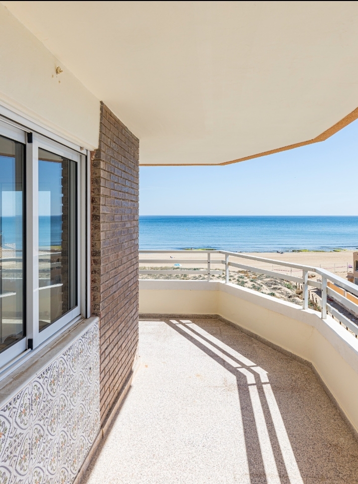 3 bedroom apartment on the seafront in La Mata-Torrevieja (Costa Blanca South)