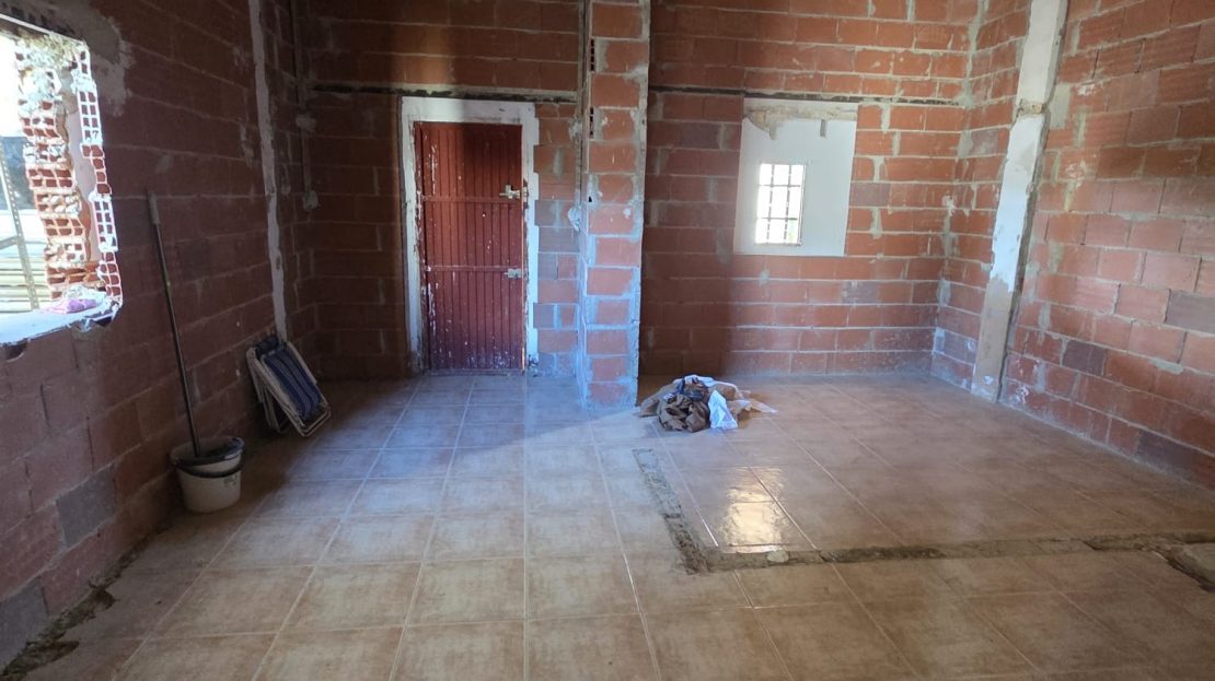 Dom wiejski do remontu na działce o powierzchni 6397 m2 w Albatera_Alicante.