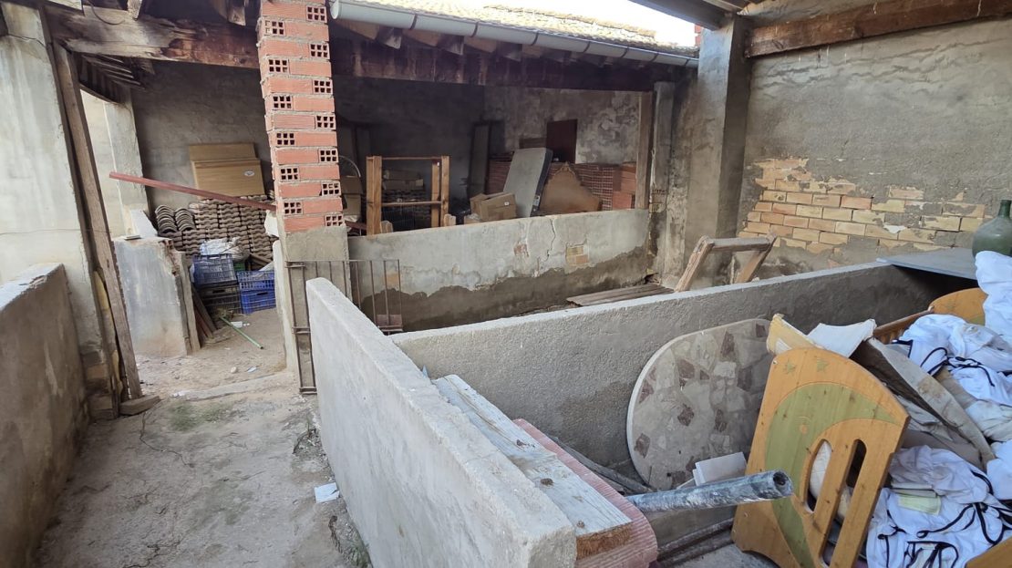 Dom wiejski do remontu na działce o powierzchni 6397 m2 w Albatera_Alicante.