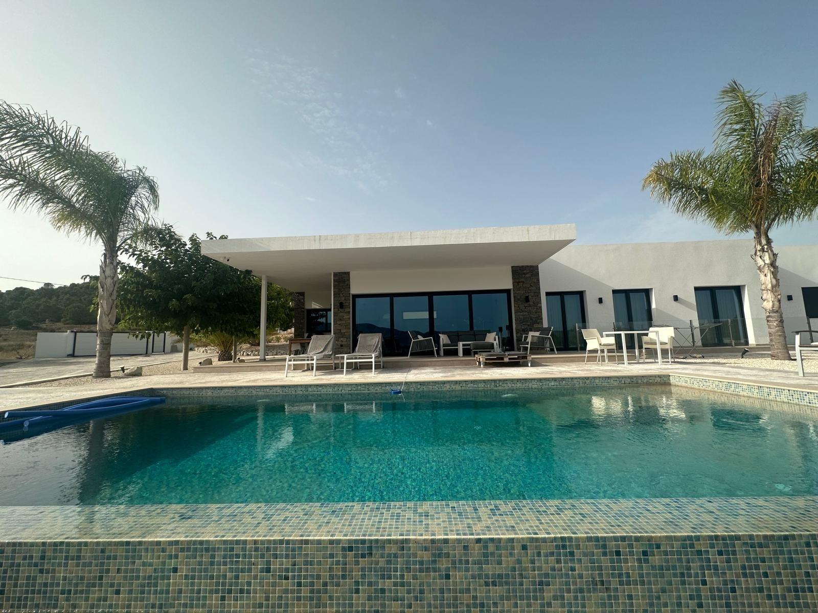 Villa en venta en Pinoso