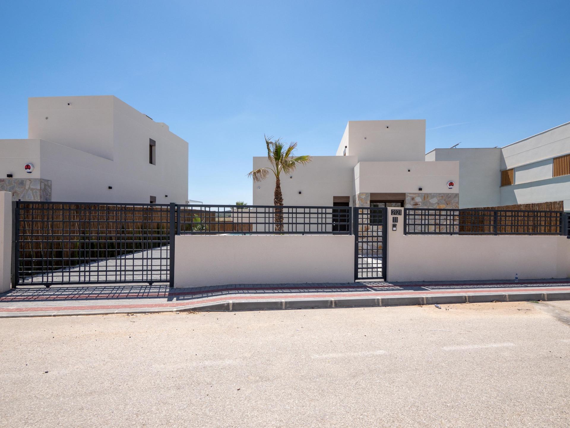 Villa en venta en Algorfa