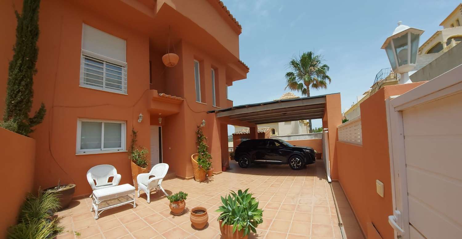 Villa 4 slaapkamers, kelder, zwembad en zeer dicht bij alle voorzieningen in Calpe (Costa Blanca)