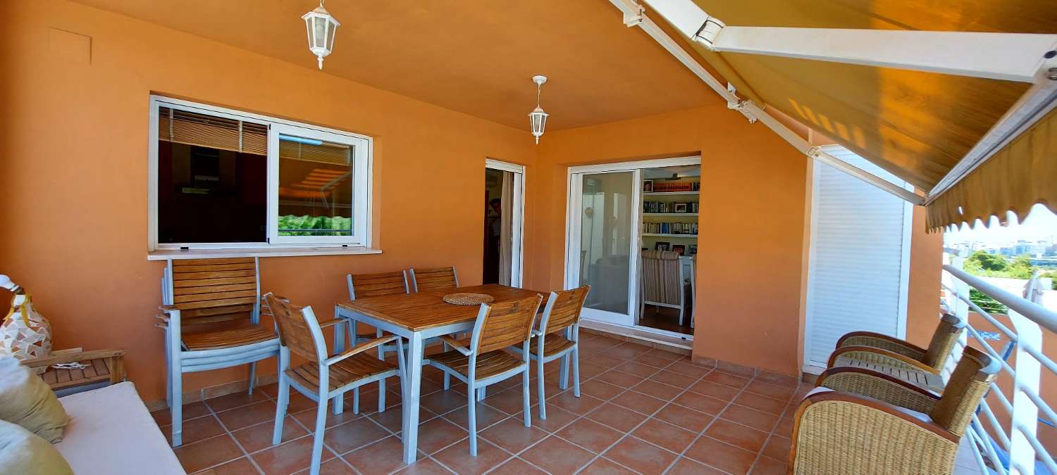 Villa 4 double bedrooms, basement, pool and very close to all services in Calpe (Costa Blanca)