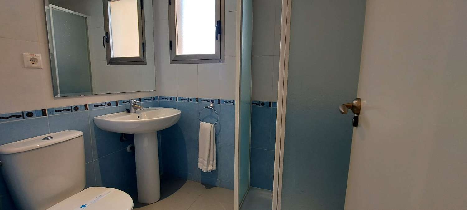 Apartamento 2 dormitorios, 2 baños en primera línea de playa en Calpe (Costa Blanca)