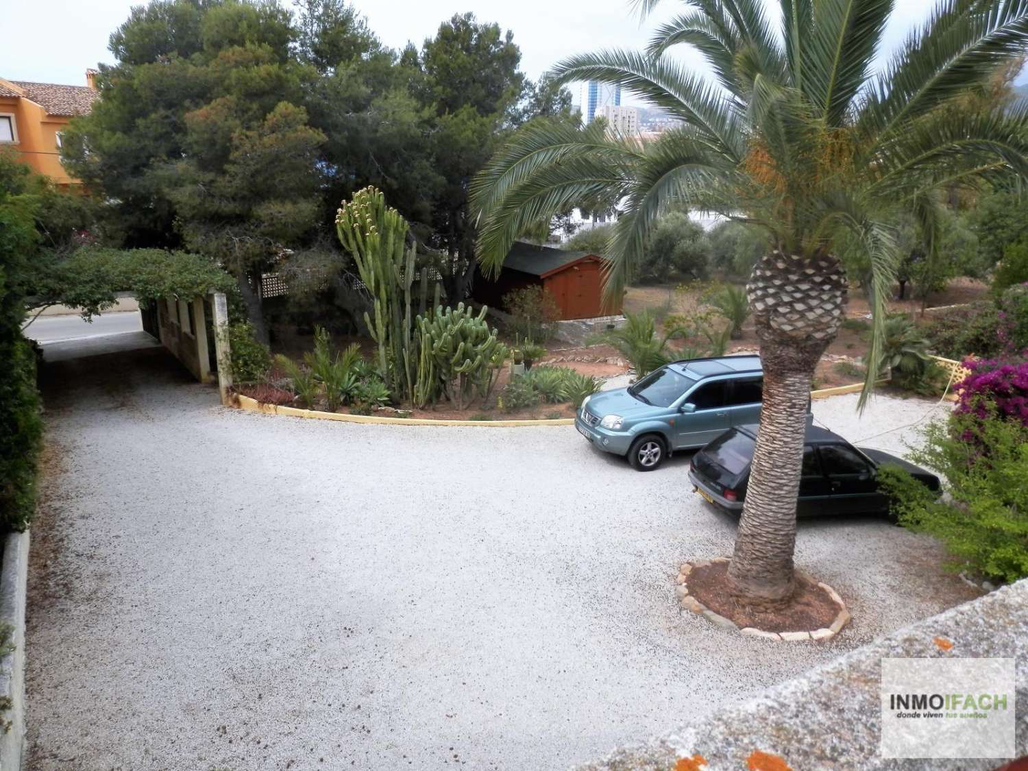Grundstück von 2.425 m2, 600 m vom Strand entfernt in Calpe (Costa Blanca)