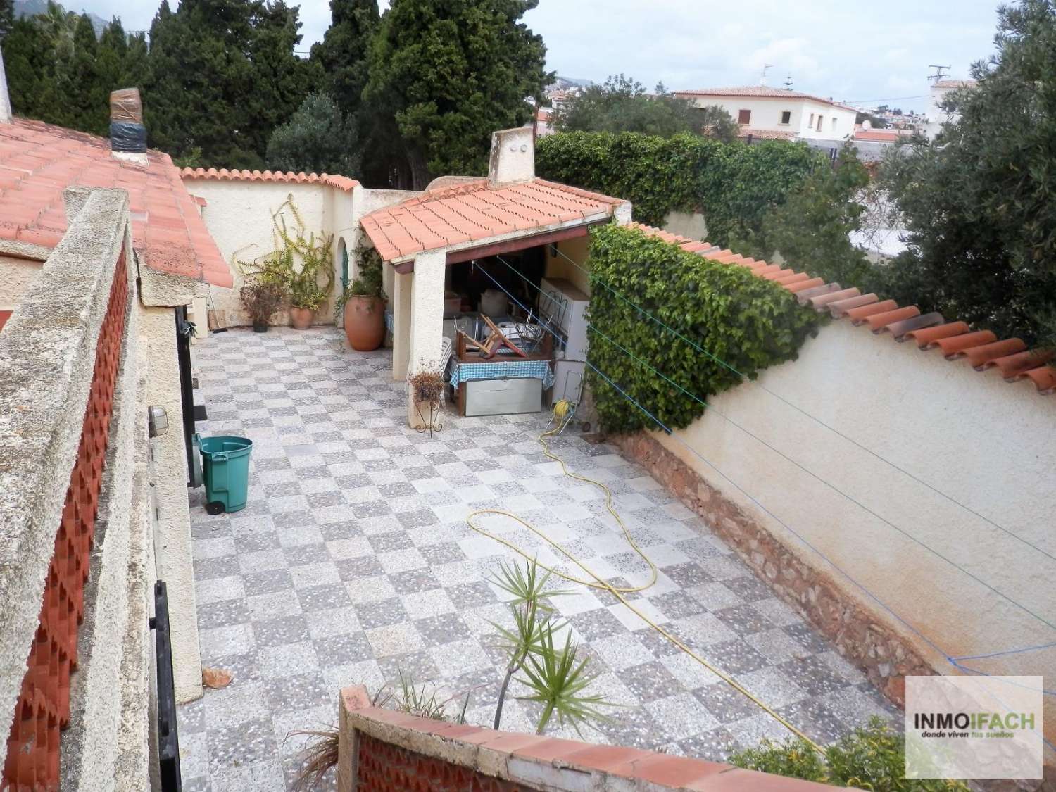 Grundstück von 2.425 m2, 600 m vom Strand entfernt in Calpe (Costa Blanca)