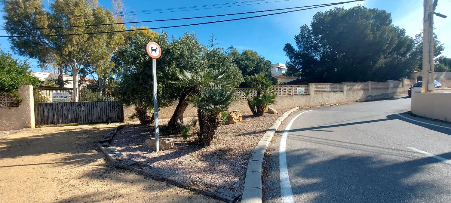 Grundstück von 2.425 m2, 600 m vom Strand entfernt in Calpe (Costa Blanca)