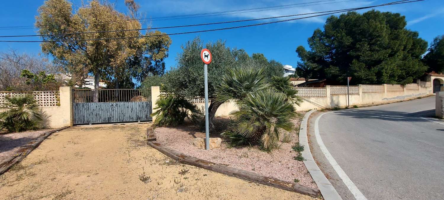 Grundstück von 2.425 m2, 600 m vom Strand entfernt in Calpe (Costa Blanca)