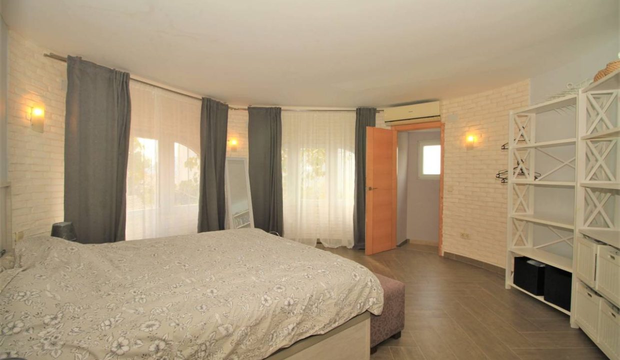 Villa de estilo mediterráneo con 4 dormitorios en Calpe (Costa Blanca)