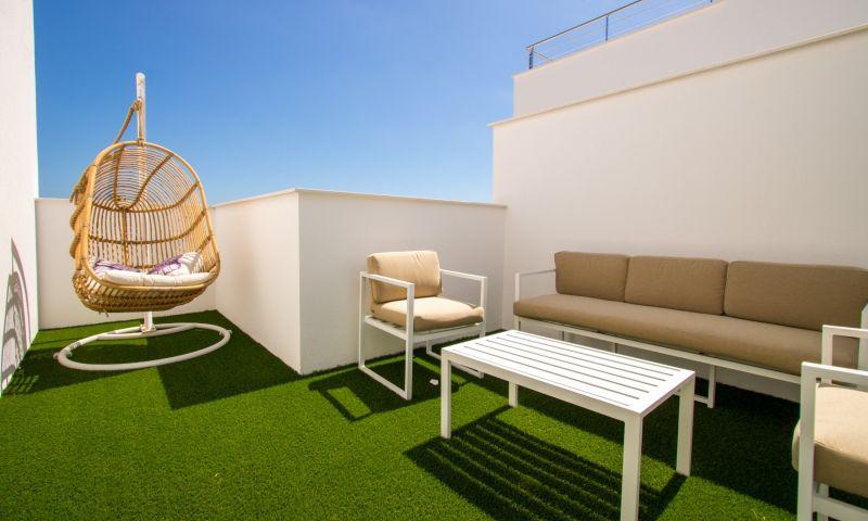 Pareado moderno con jardín y solarium en Dénia (Alicante)