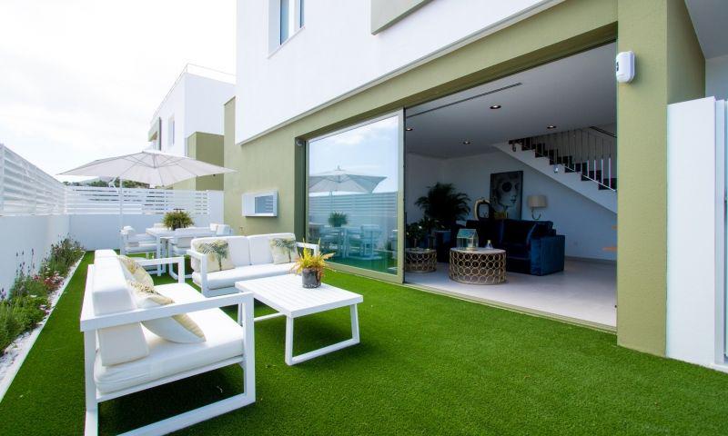 Moderne Doppelhaushälfte mit Garten und Solarium in Dénia (Alicante)