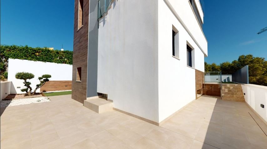 Villa indépendante de nouvelle construction avec piscine privée à La Nucía (Alicante)
