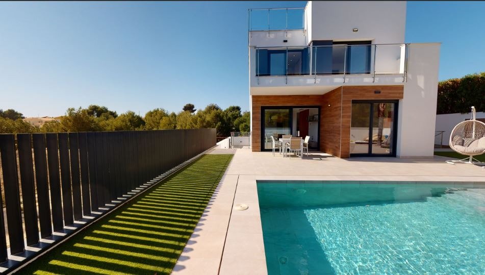 Villa indépendante de nouvelle construction avec piscine privée à La Nucía (Alicante)