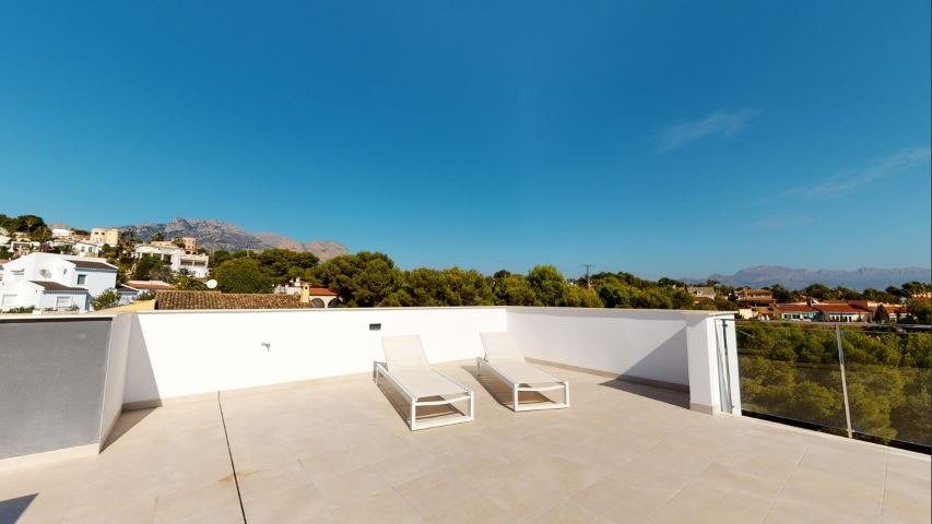 Villa indépendante de nouvelle construction avec piscine privée à La Nucía (Alicante)