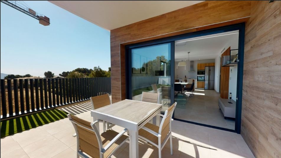 Villa indépendante de nouvelle construction avec piscine privée à La Nucía (Alicante)