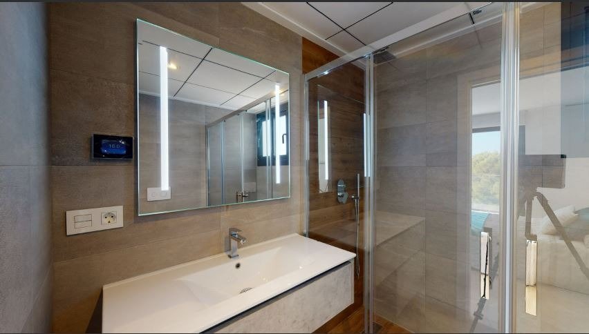 Villa indépendante de nouvelle construction avec piscine privée à La Nucía (Alicante)
