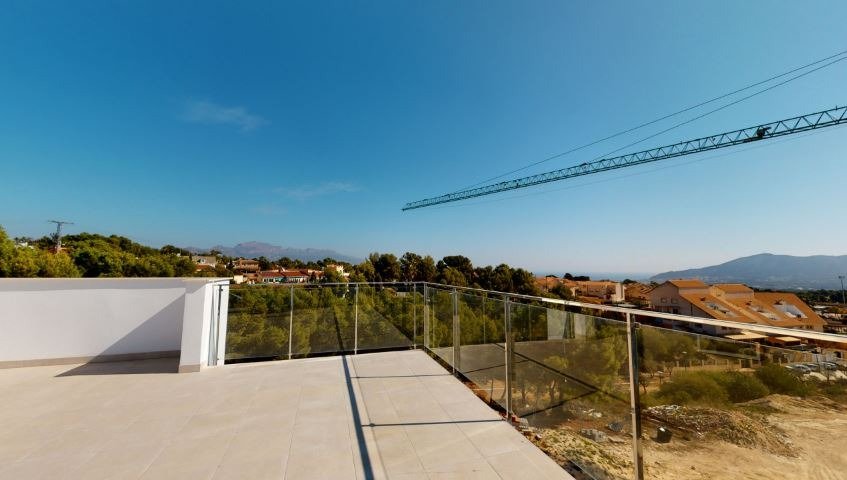 Villa indépendante de nouvelle construction avec piscine privée à La Nucía (Alicante)