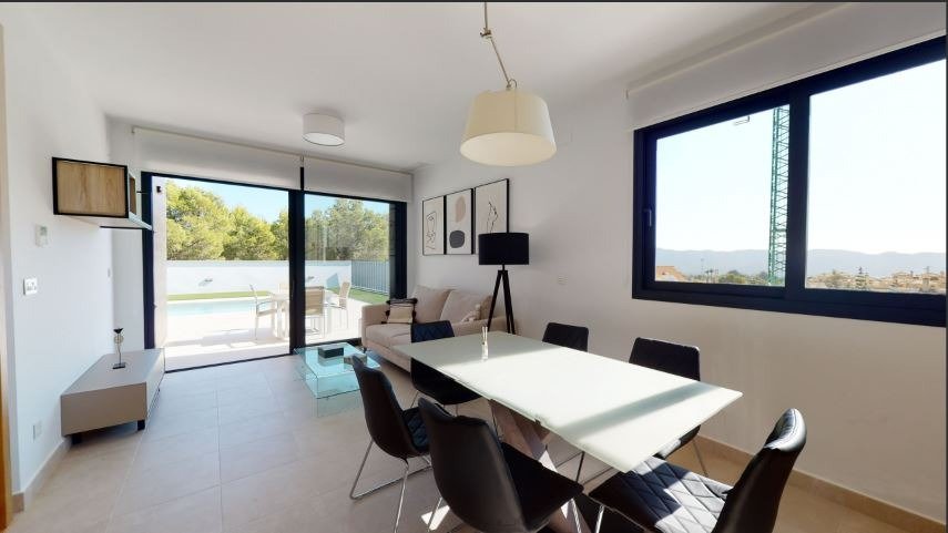 Villa indépendante de nouvelle construction avec piscine privée à La Nucía (Alicante)