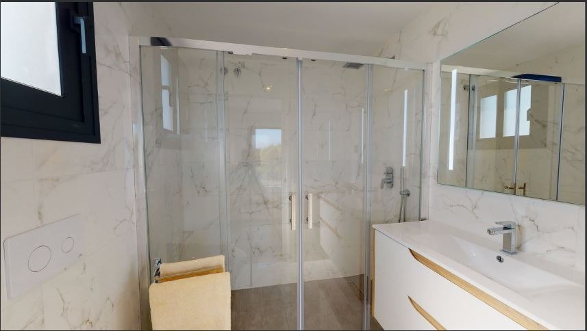 Villa indépendante de nouvelle construction avec piscine privée à La Nucía (Alicante)