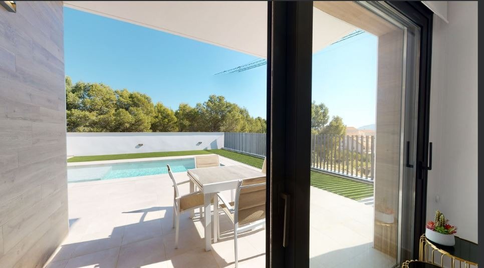 Villa indépendante de nouvelle construction avec piscine privée à La Nucía (Alicante)