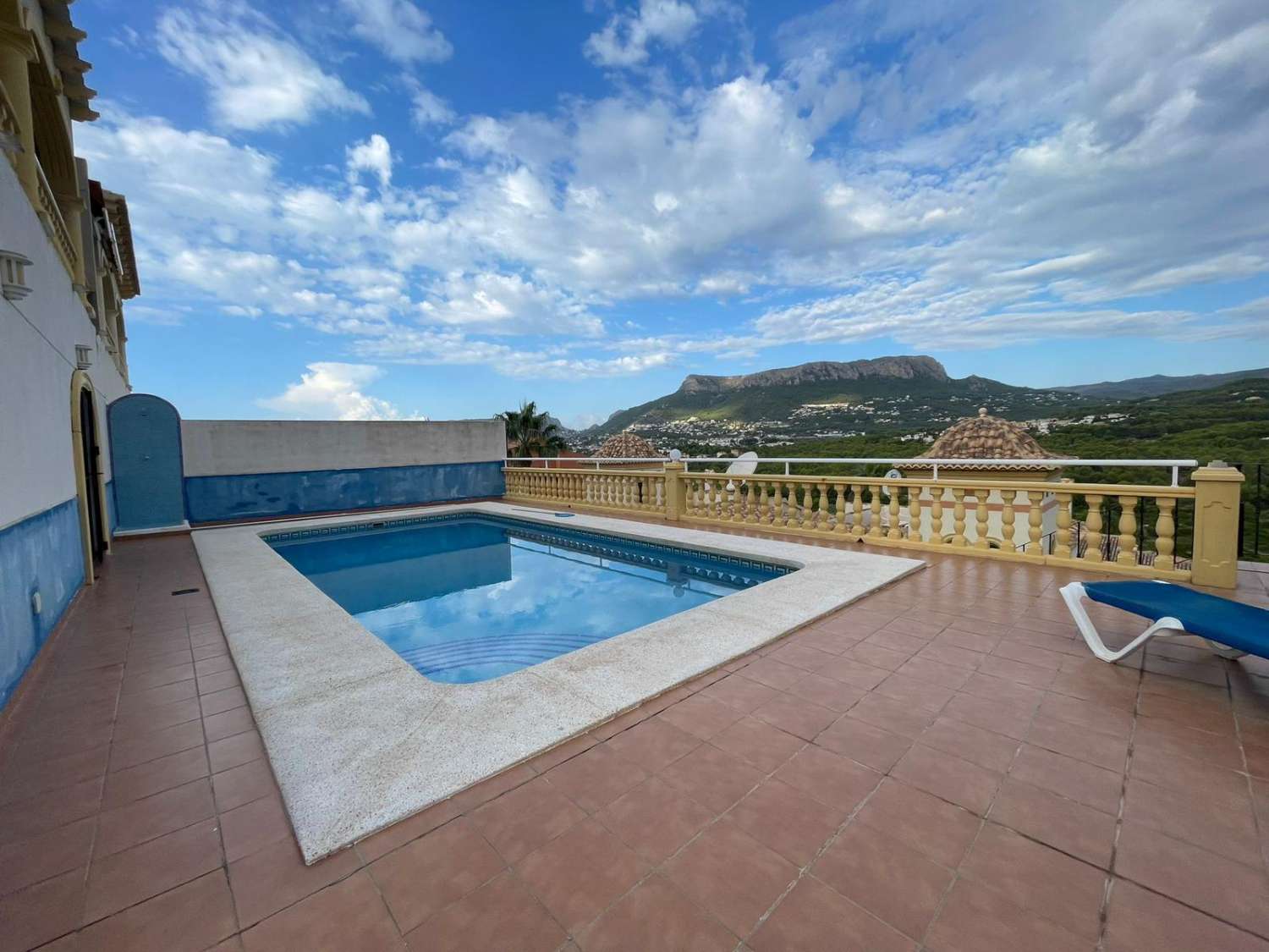 Amplio chalet 4 dormitorios con piscina privada en Calpe (Costa Blanca)