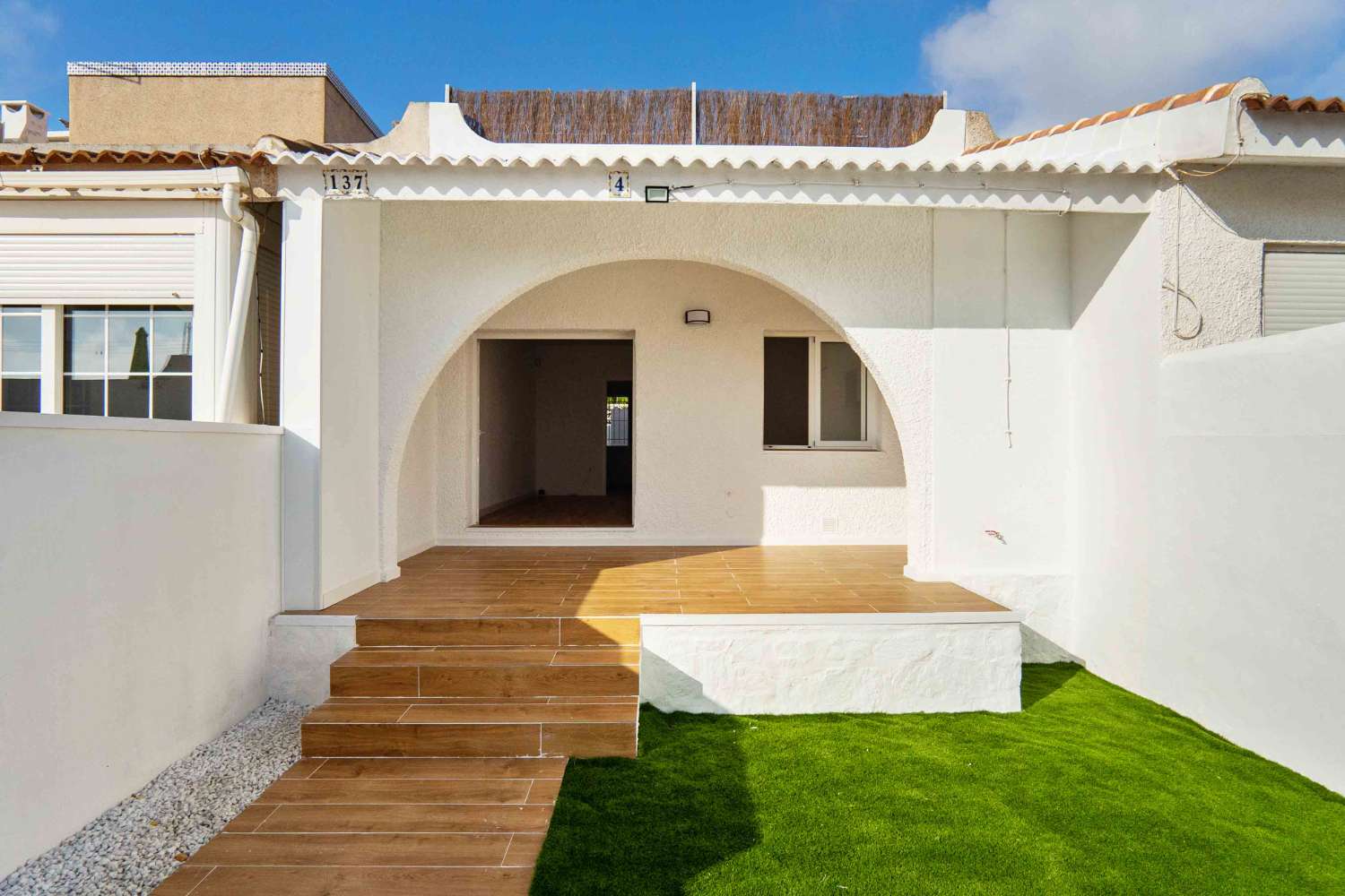 Bungalow mit 2 Schlafzimmern und Garten in San Miguel de Salinas (Costa Blanca)