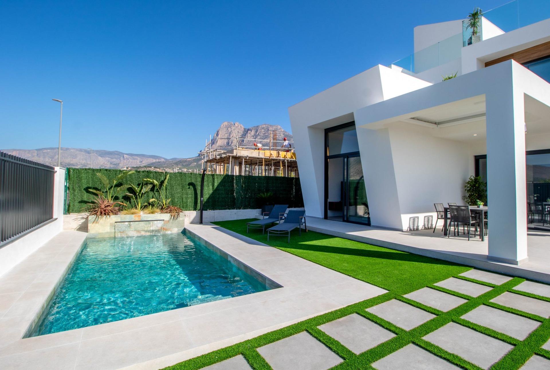 New 3-bedroom villas with pool in Finestrat/Benidorm (Costa Blanca)