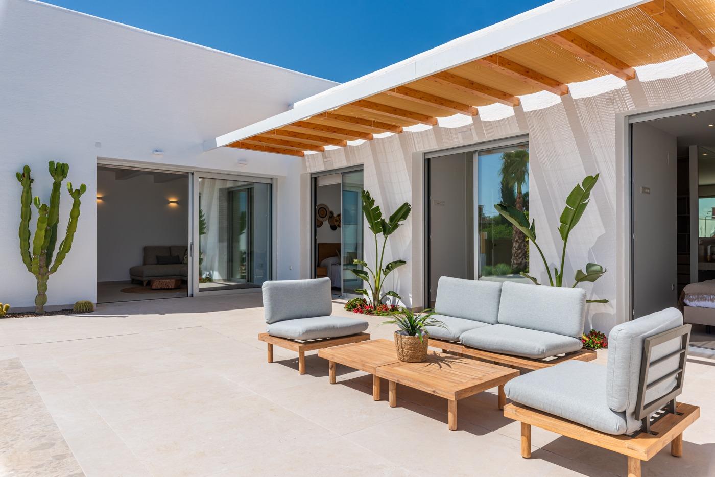 Villa for sale in Benijófar
