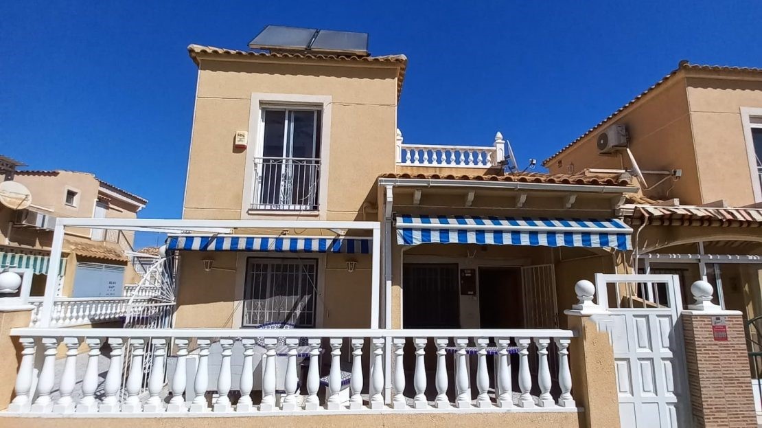 Dúplex 3 dormitorios con piscina comunitaria en Los balcones-Torrevieja (Costa Blanca Sur)