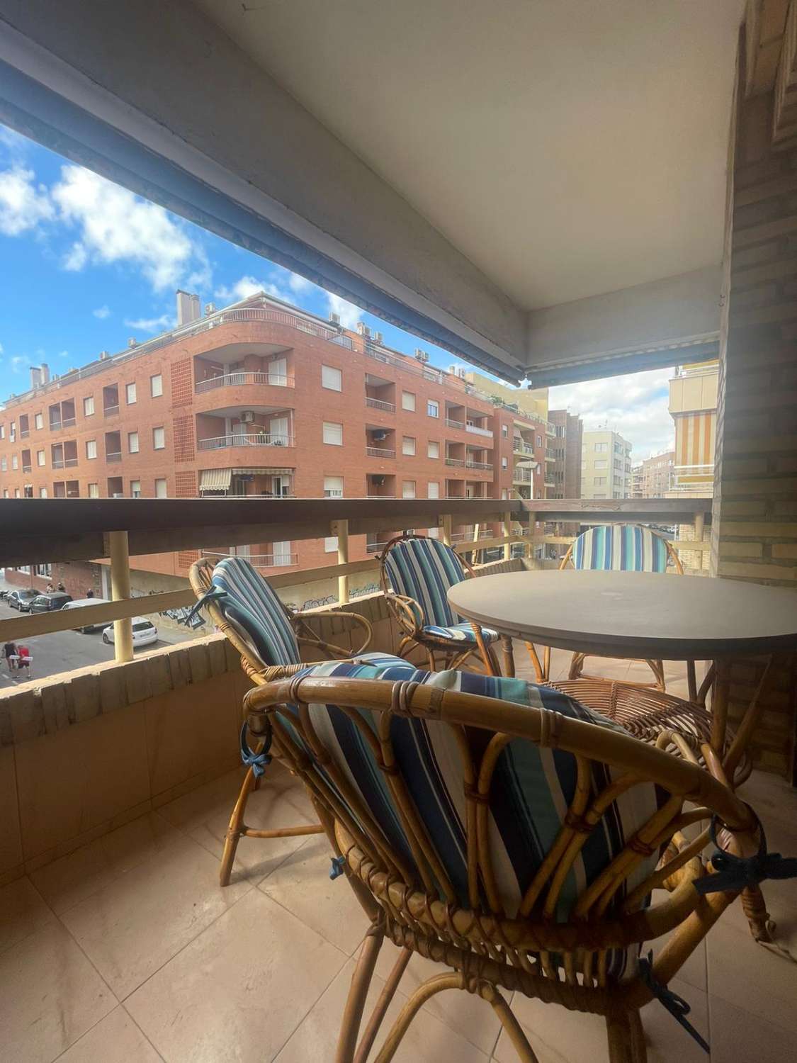 Apartment mit Meerblick an der Playa del Cura in Torrevieja (Alicante)