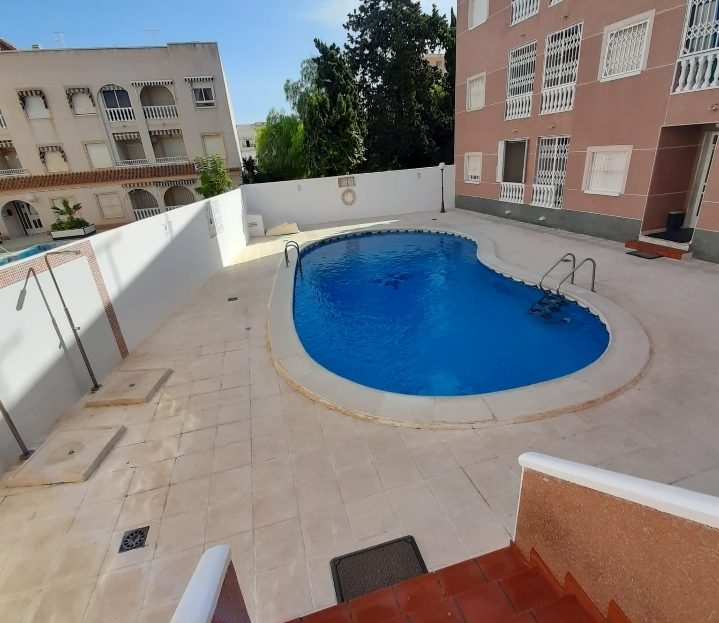 Apartamento 2 dormitorios a 600 m de las playas del Cura y Playa de los Locos en Torrevieja (Alicante)