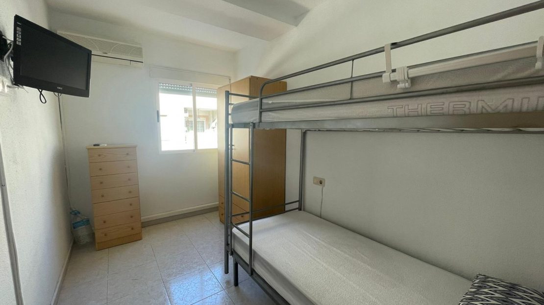 Квартира с 2 спальнями в 600 м от пляжей Кура и Плайя де лос Локос в Торревьехе (Аликанте)