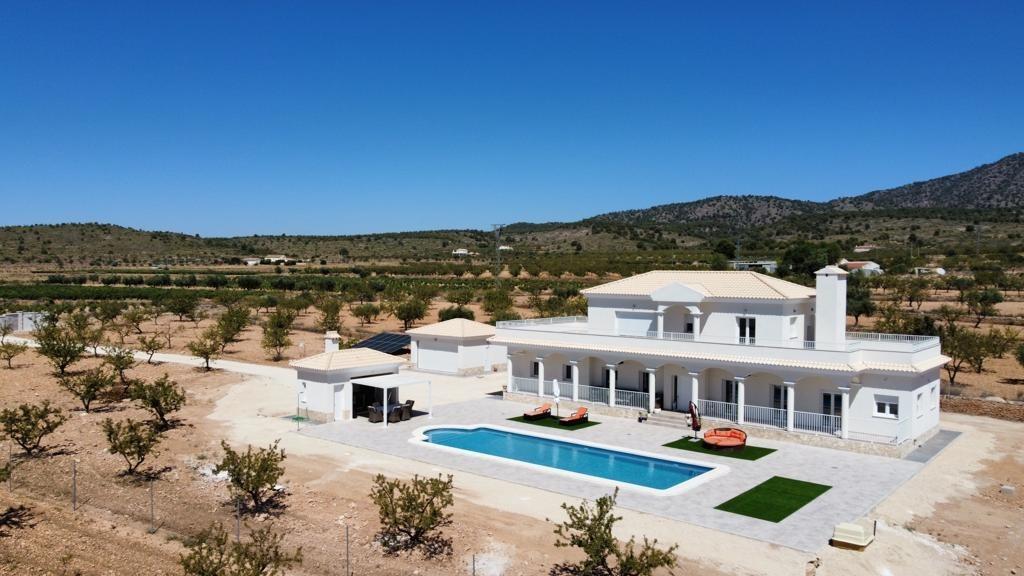 Villa for sale in Pinoso