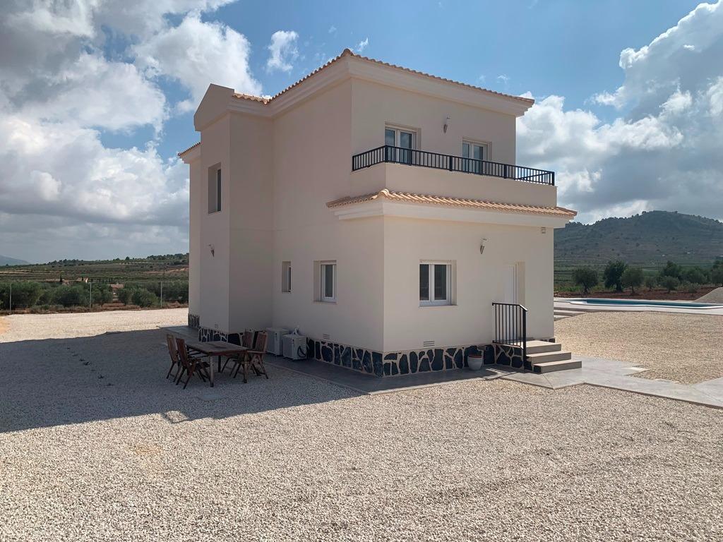 New Construction Villas on 10,000 m2 plots in Pinoso (Alicante)