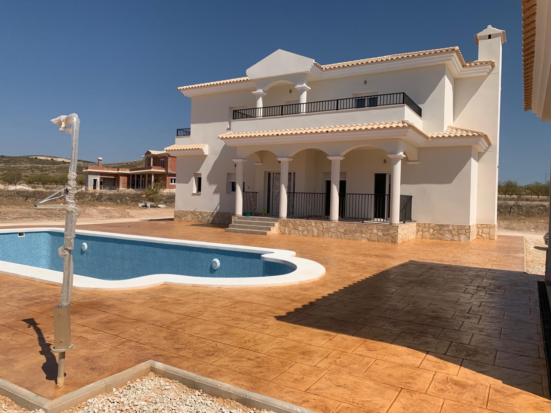 New Construction Villas on 10,000 m2 plots in Pinoso (Alicante)