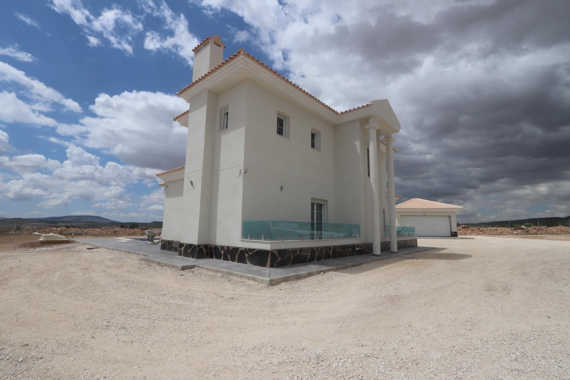 New Construction Villas on 10,000 m2 plots in Pinoso (Alicante)