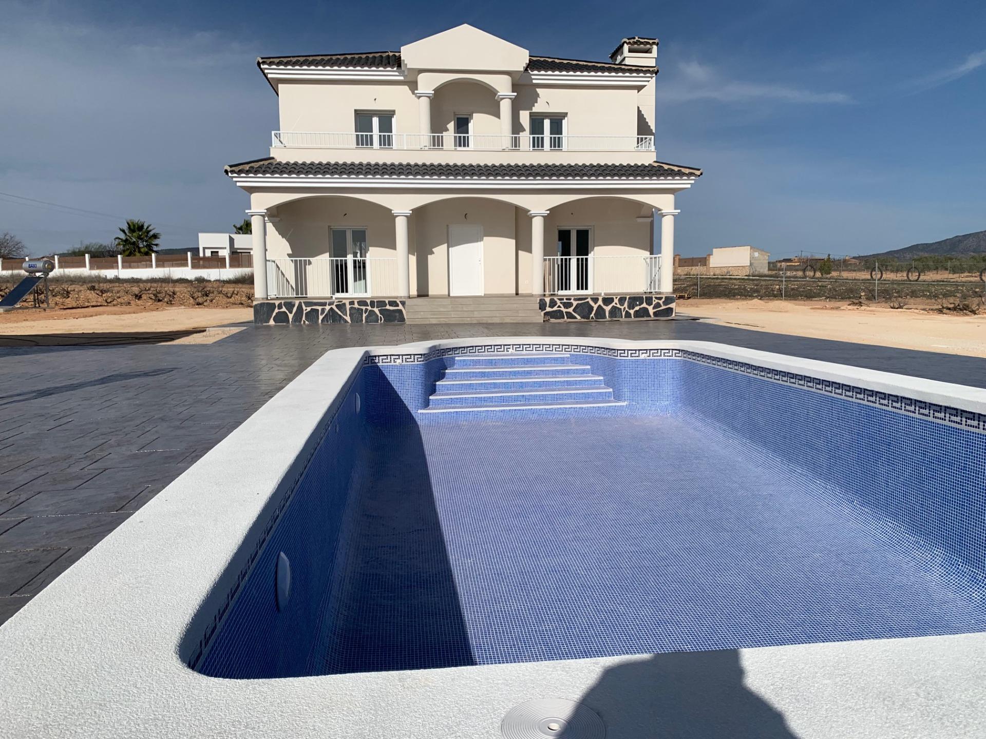 Villa for sale in Pinoso