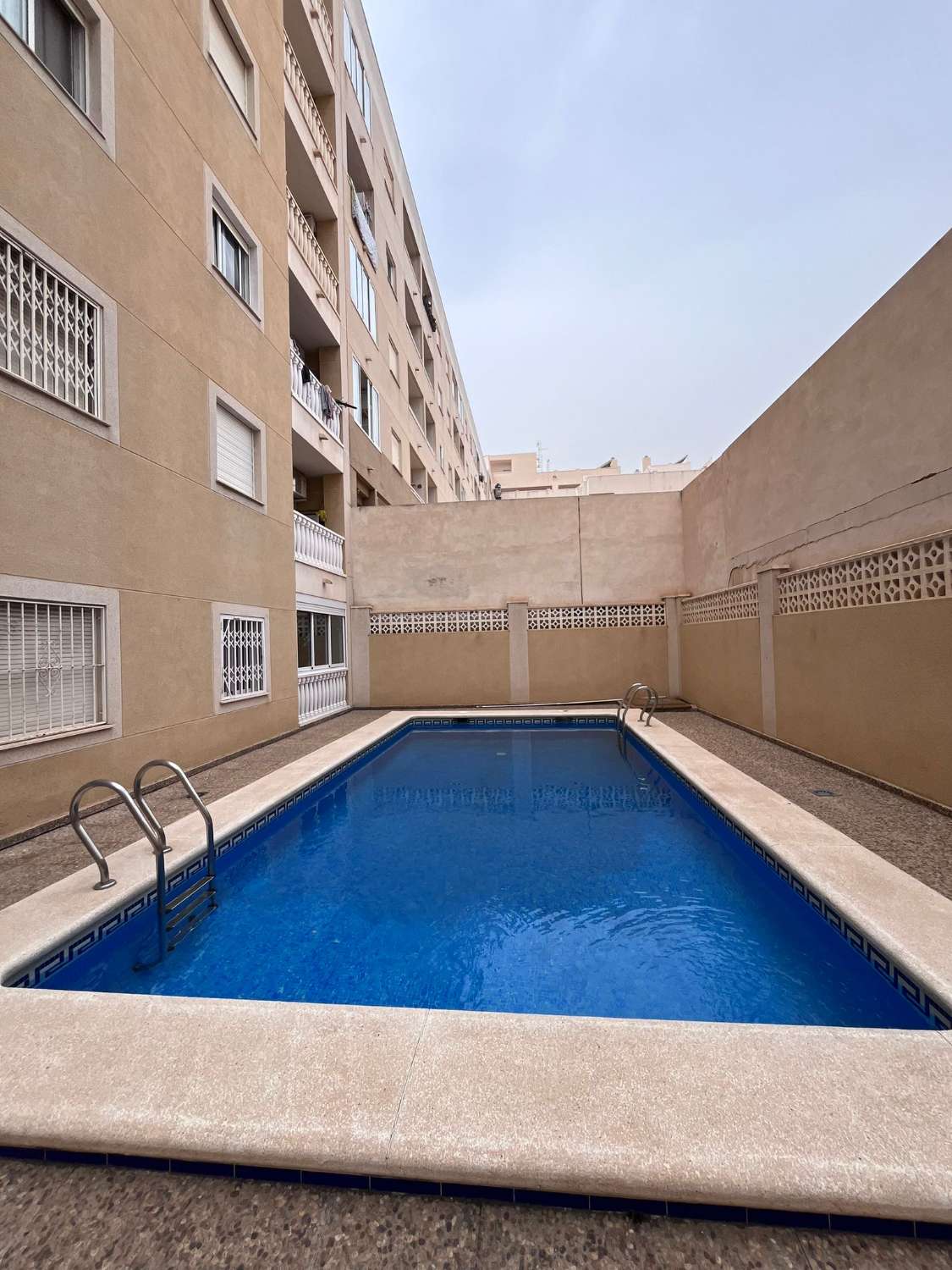 Appartement de 2 chambres avec piscine et prêt à emménager à Torrevieja (Costa Blanca Sud)