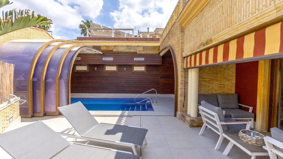 Beeindruckende Villa mit Pool in La Aparecida-Orihuela (Costa Blanca Süd)