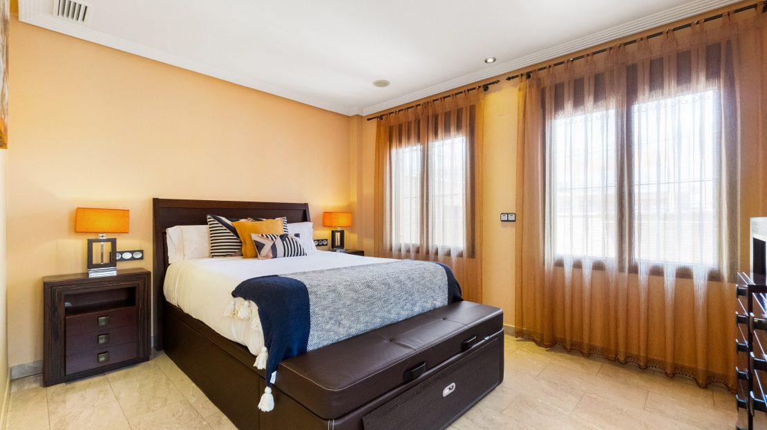Beeindruckende Villa mit Pool in La Aparecida-Orihuela (Costa Blanca Süd)