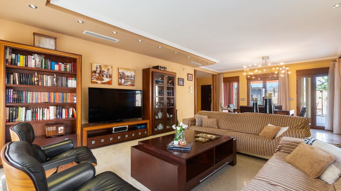 Beeindruckende Villa mit Pool in La Aparecida-Orihuela (Costa Blanca Süd)