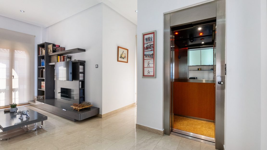 Beeindruckende Villa mit Pool in La Aparecida-Orihuela (Costa Blanca Süd)