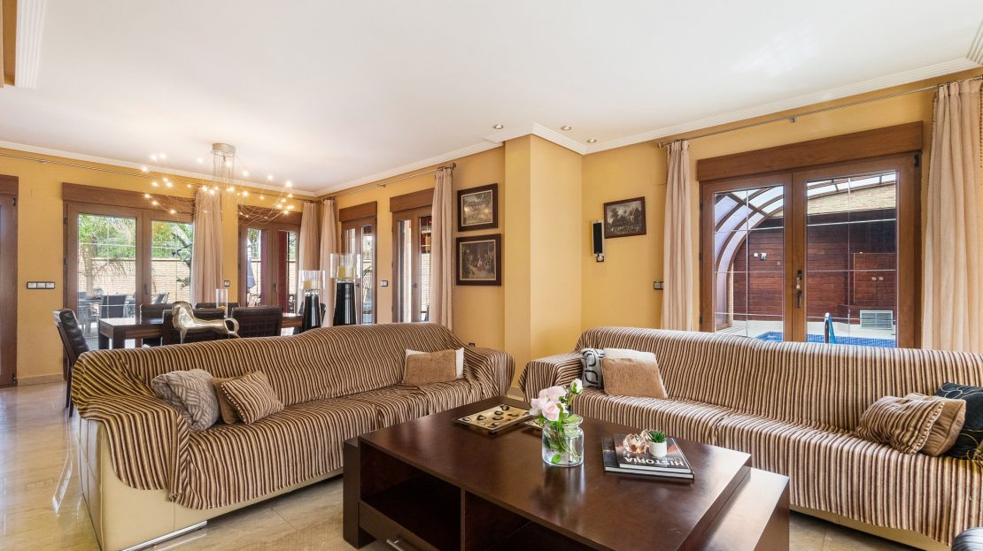 Beeindruckende Villa mit Pool in La Aparecida-Orihuela (Costa Blanca Süd)