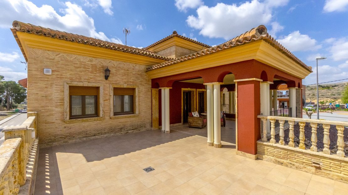 Beeindruckende Villa mit Pool in La Aparecida-Orihuela (Costa Blanca Süd)