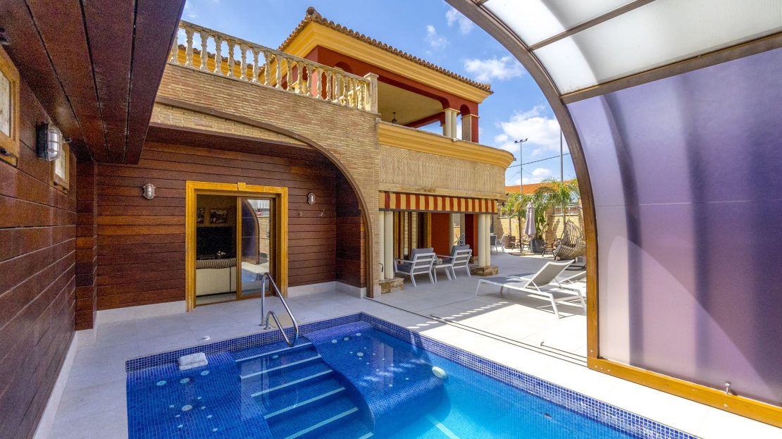 Beeindruckende Villa mit Pool in La Aparecida-Orihuela (Costa Blanca Süd)