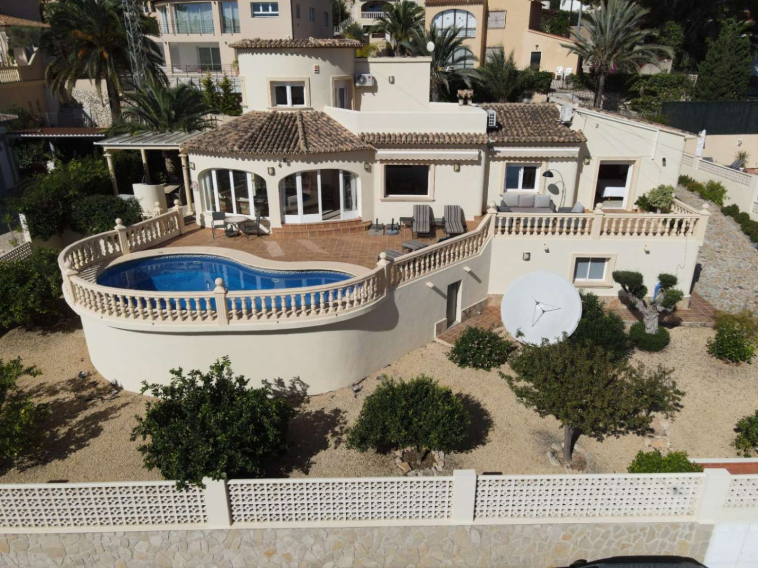 ZU VERKAUFEN IN CALPE, VILLA MIT MEERBLICK