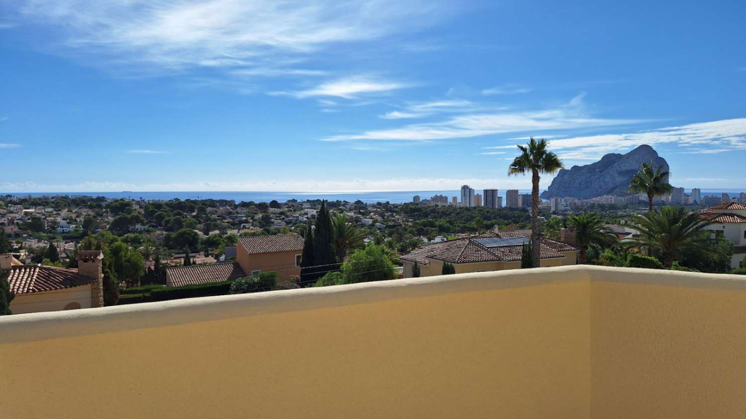 ZU VERKAUFEN IN CALPE, VILLA MIT MEERBLICK