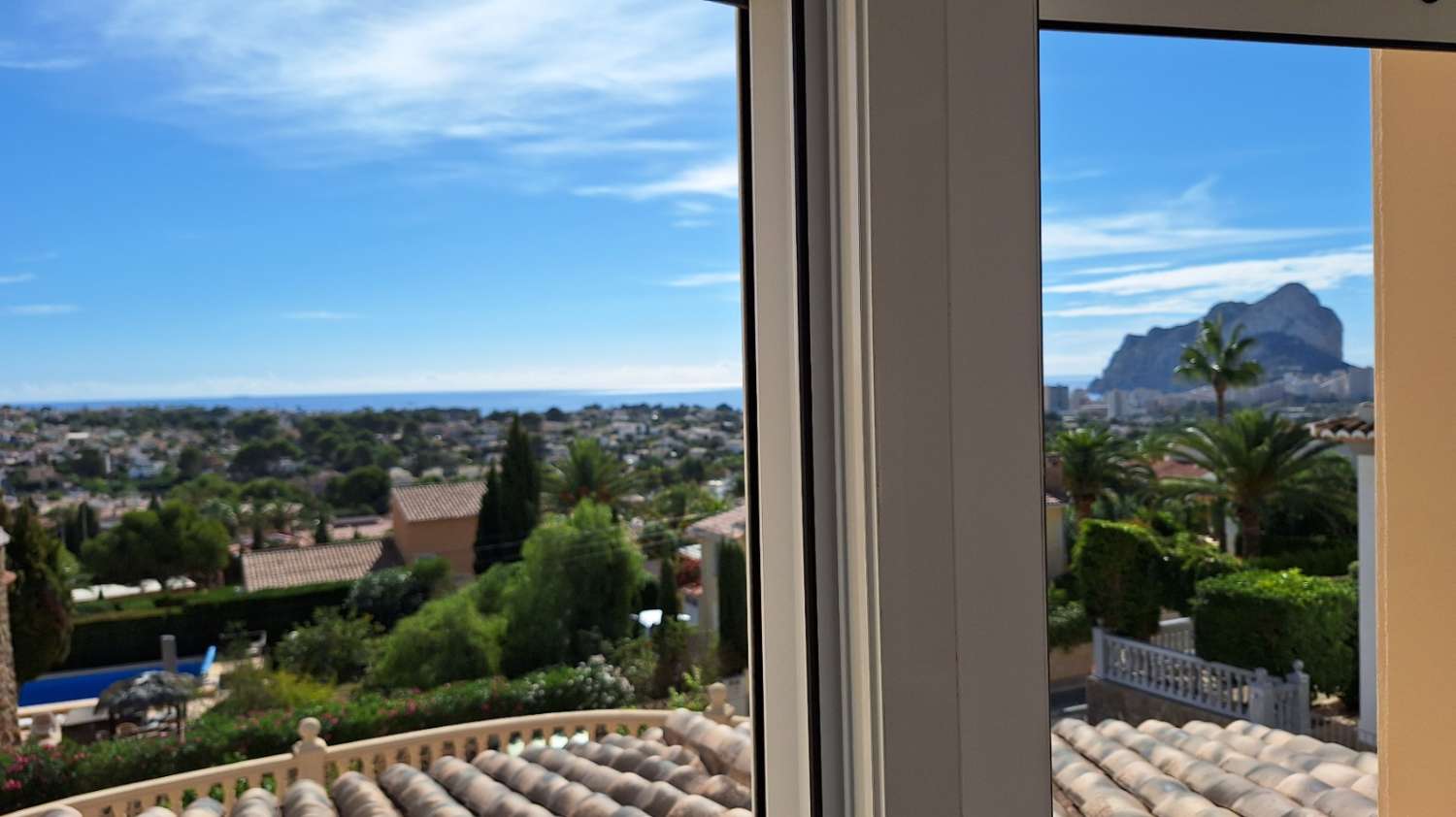 ZU VERKAUFEN IN CALPE, VILLA MIT MEERBLICK