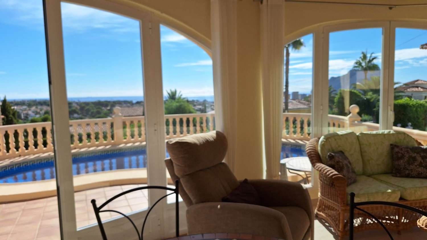ZU VERKAUFEN IN CALPE, VILLA MIT MEERBLICK